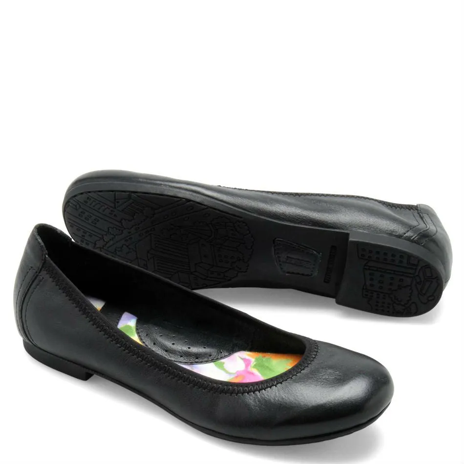 Born Women's Julianne Ballet Flat - Black B78203