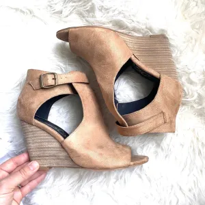 Ceocci Suede Tan Wedge Heels- Size 8.5