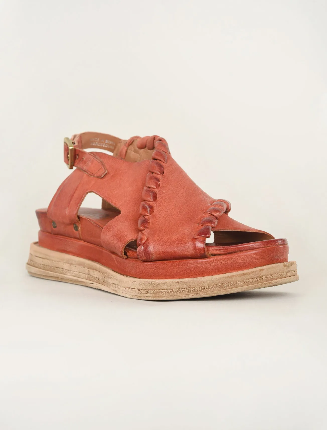 Lumi Wedge, Rust