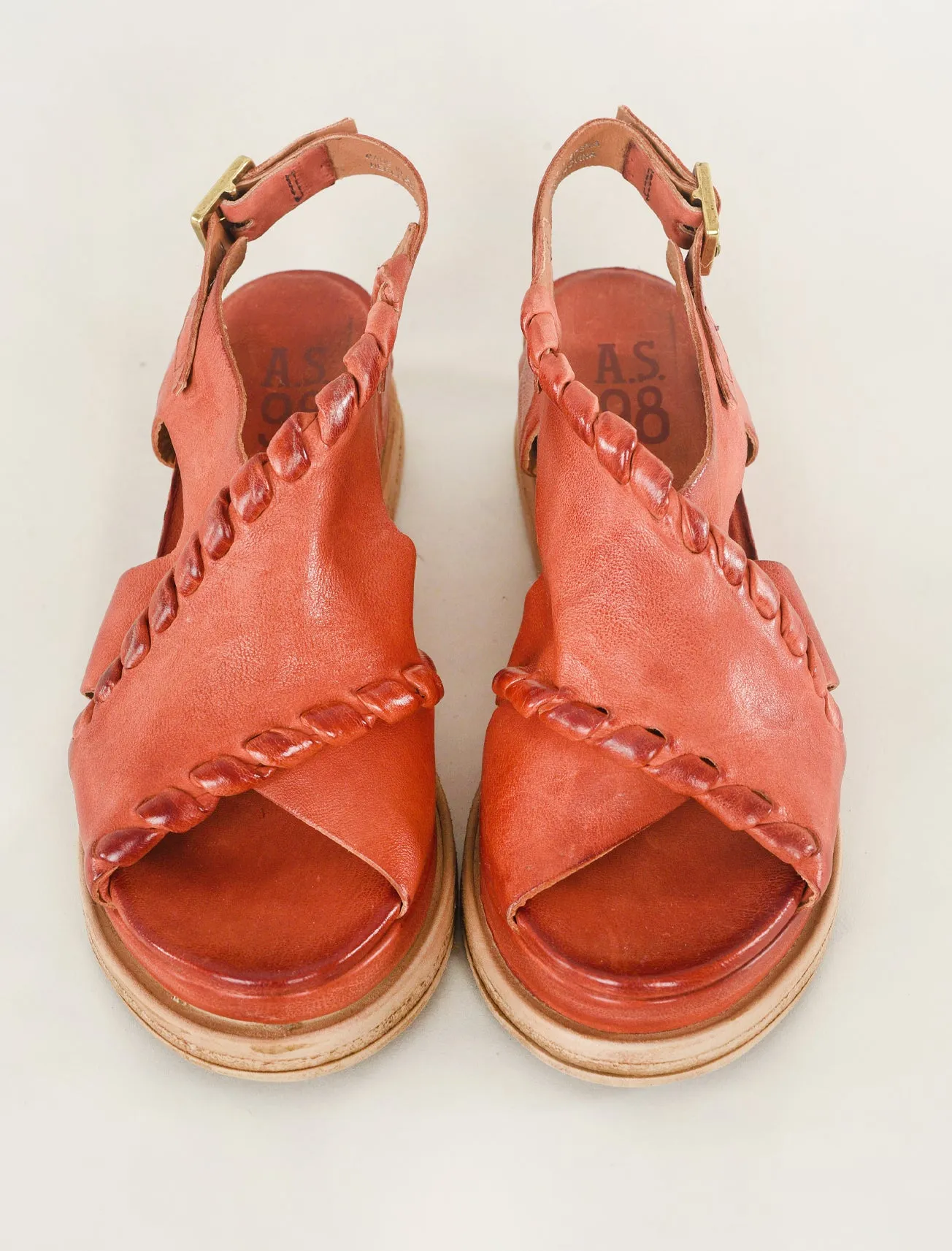 Lumi Wedge, Rust