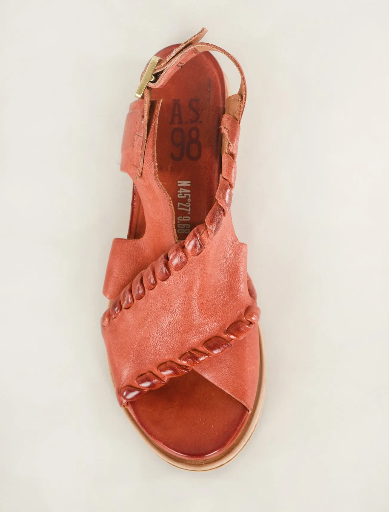 Lumi Wedge, Rust