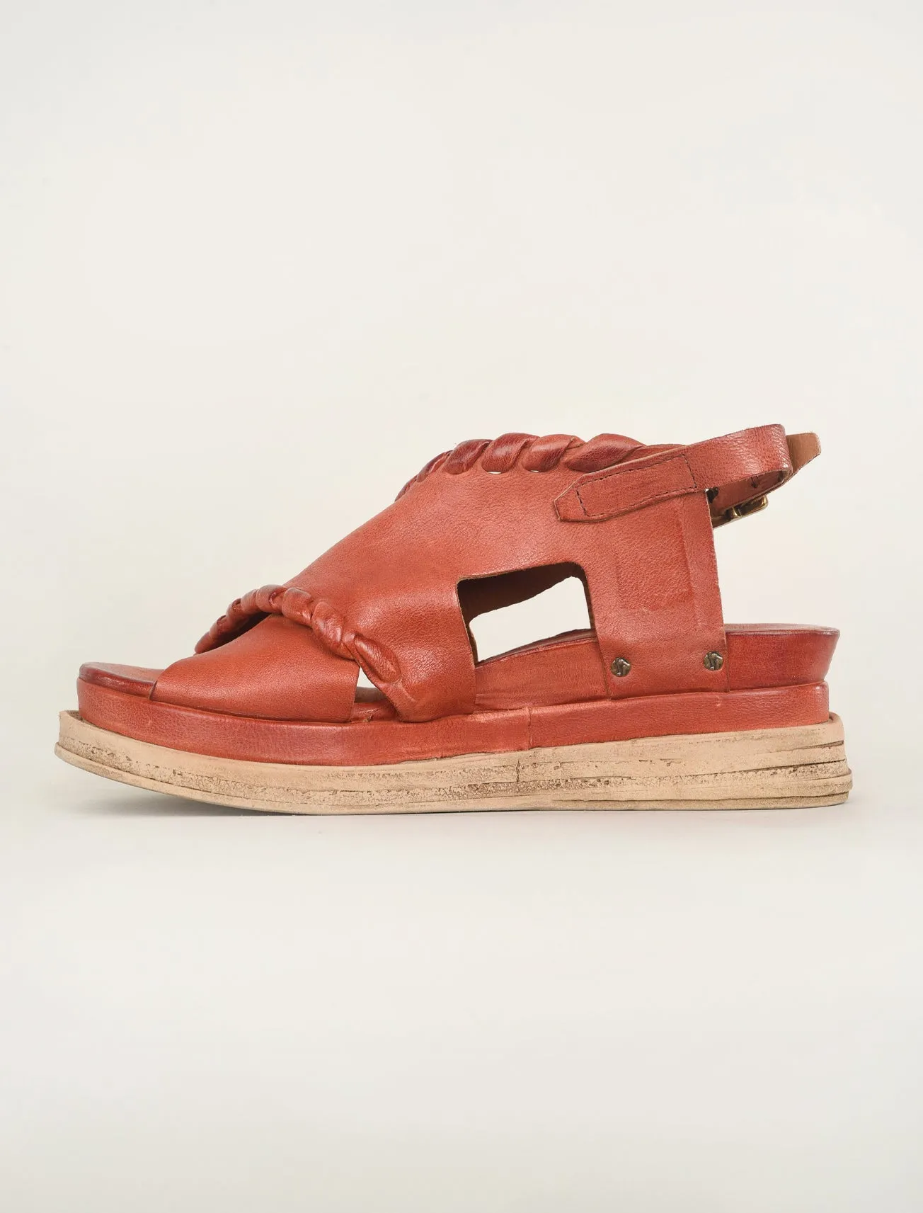 Lumi Wedge, Rust