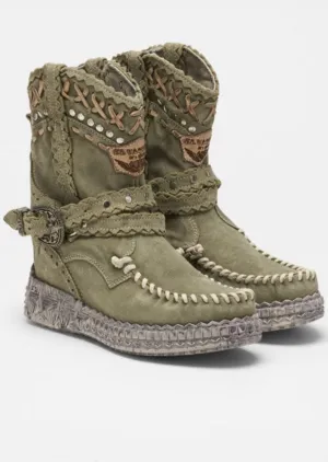 Maya Silverstone Leather Wedge Boots in Olive