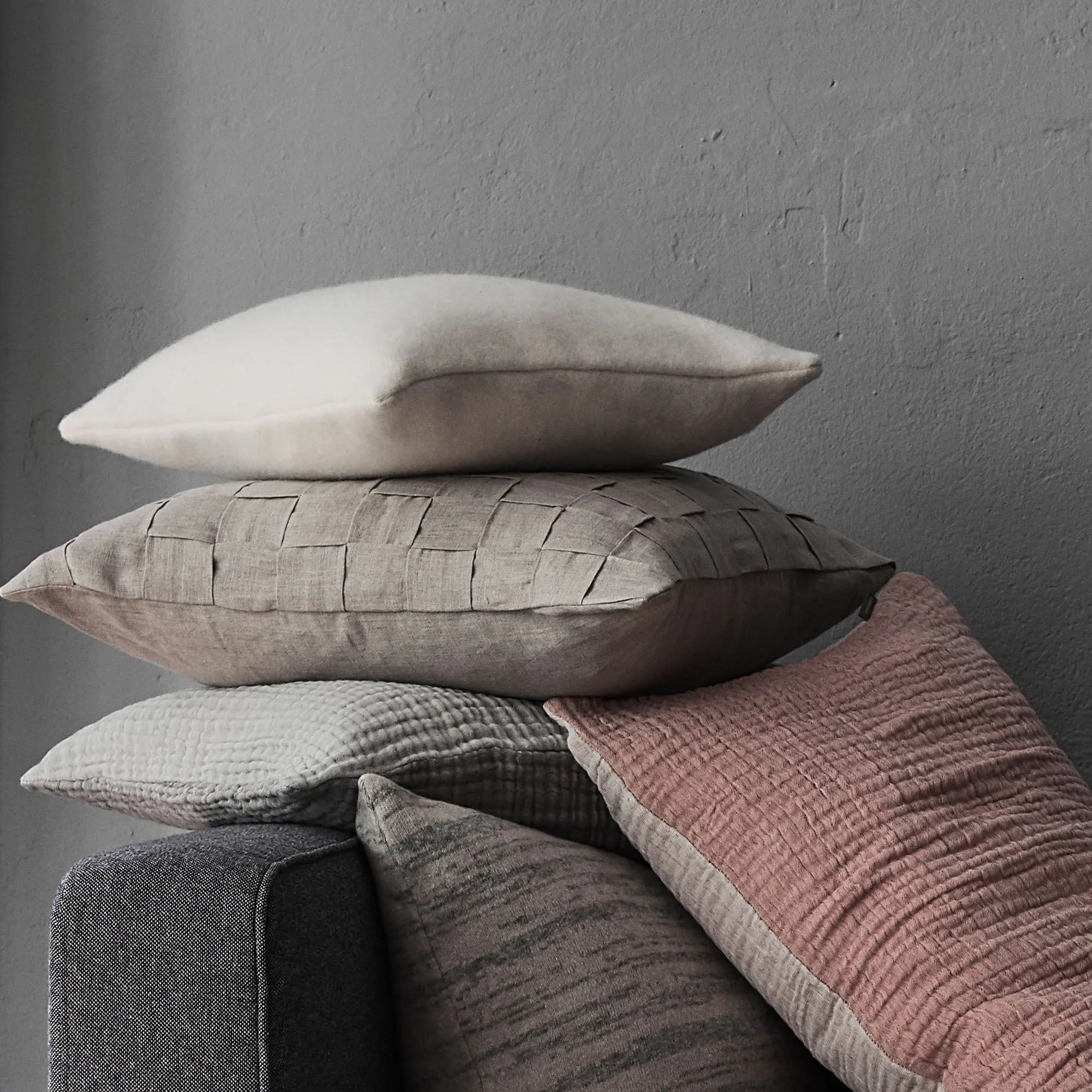 Miramar Cushion [Off-white]