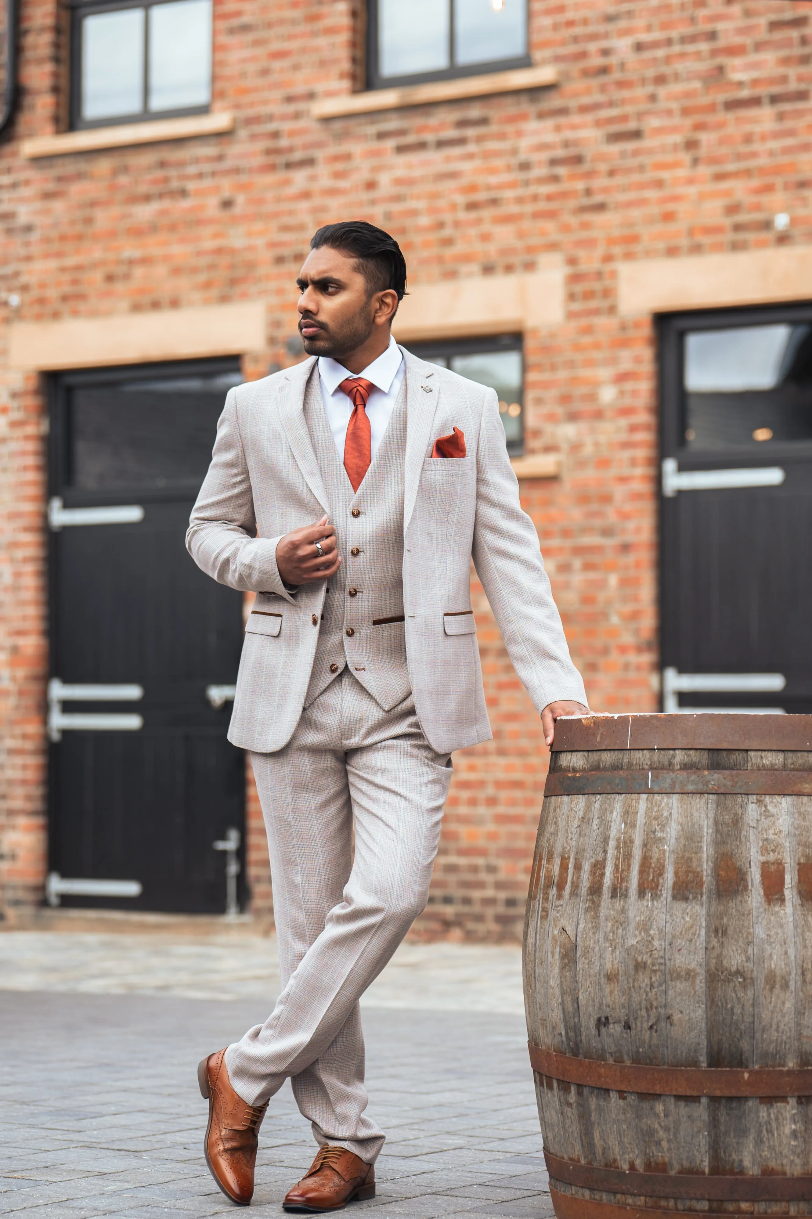 Nathans Beige Wedding Look