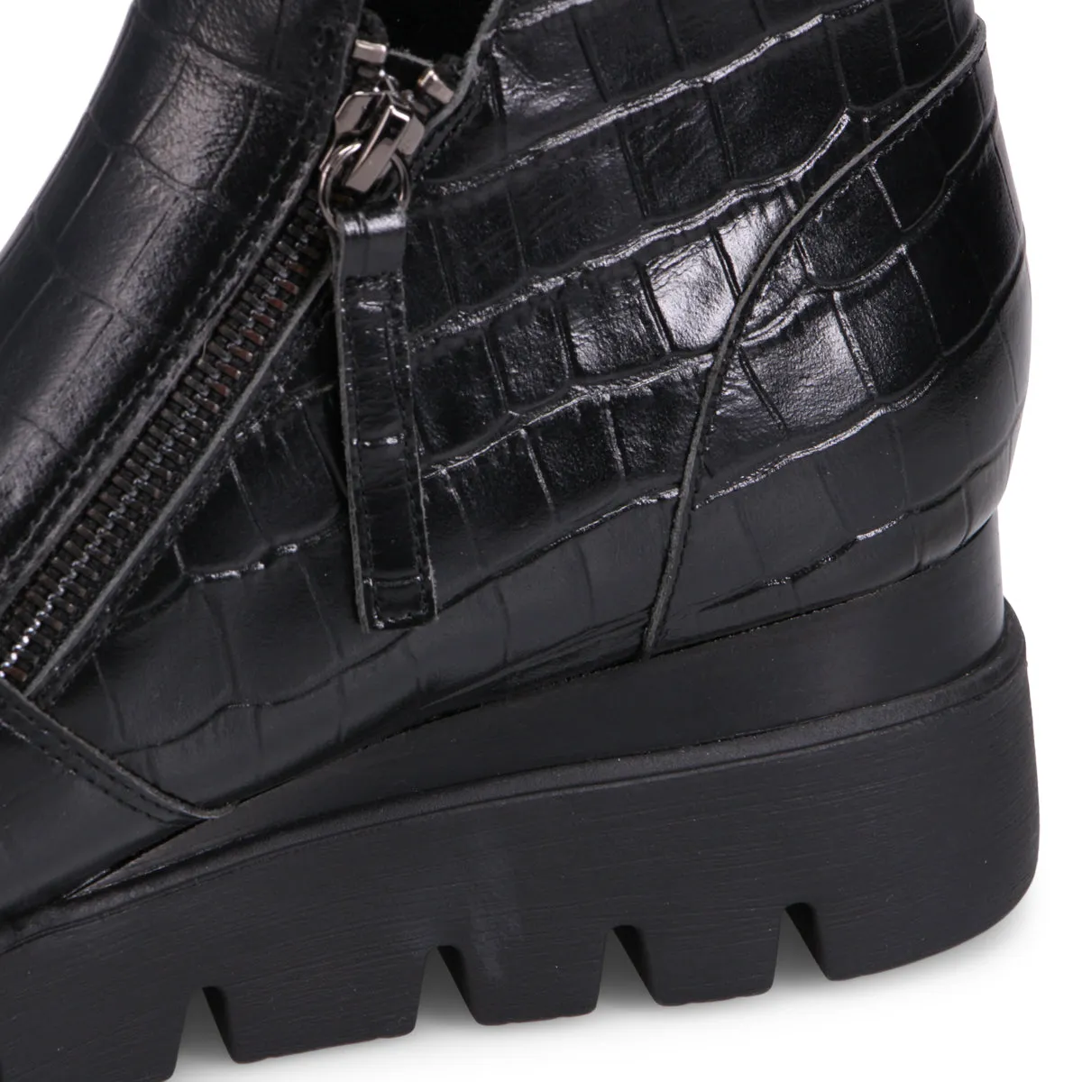 Radio Wedge Boot