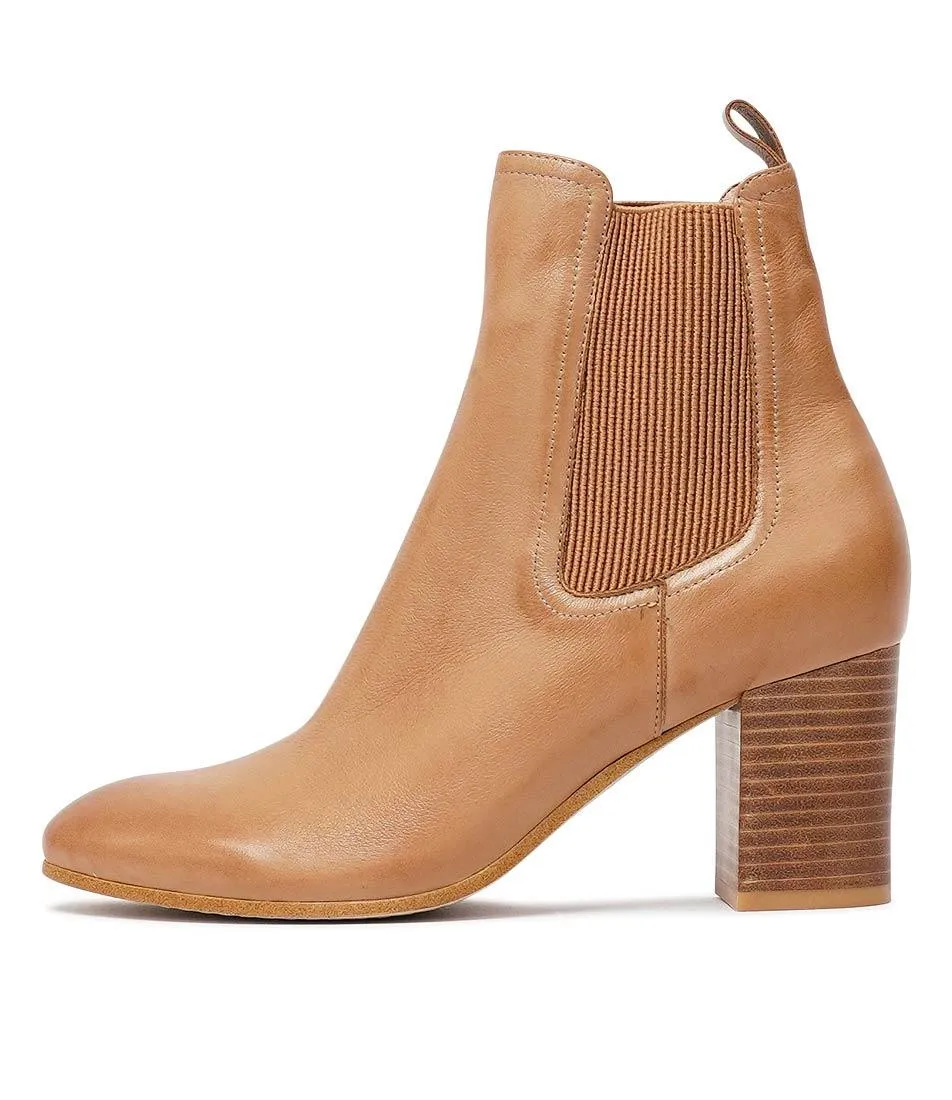 Usset Dark Tan Leather Chelsea Boots